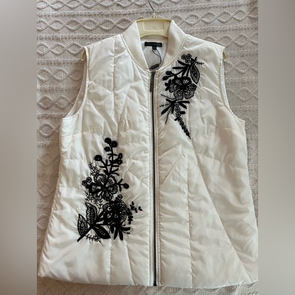 NEW! For Cynthia white Puffer Vest Zip Up Black Floral Pattern Womens Size L - Picture 13 of 13